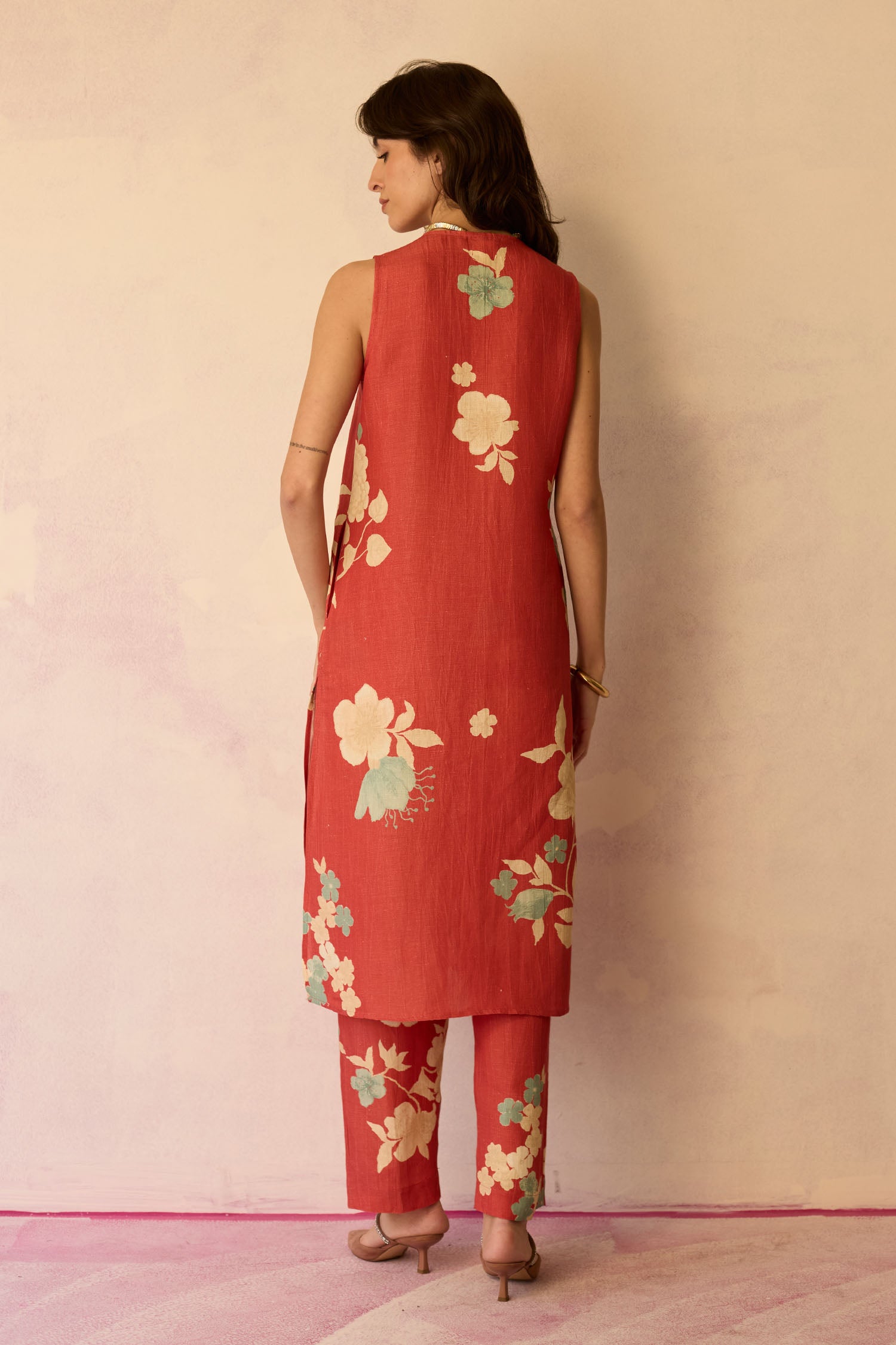 Hibiscus Anaar V-Neck Co-ord Set - Coral